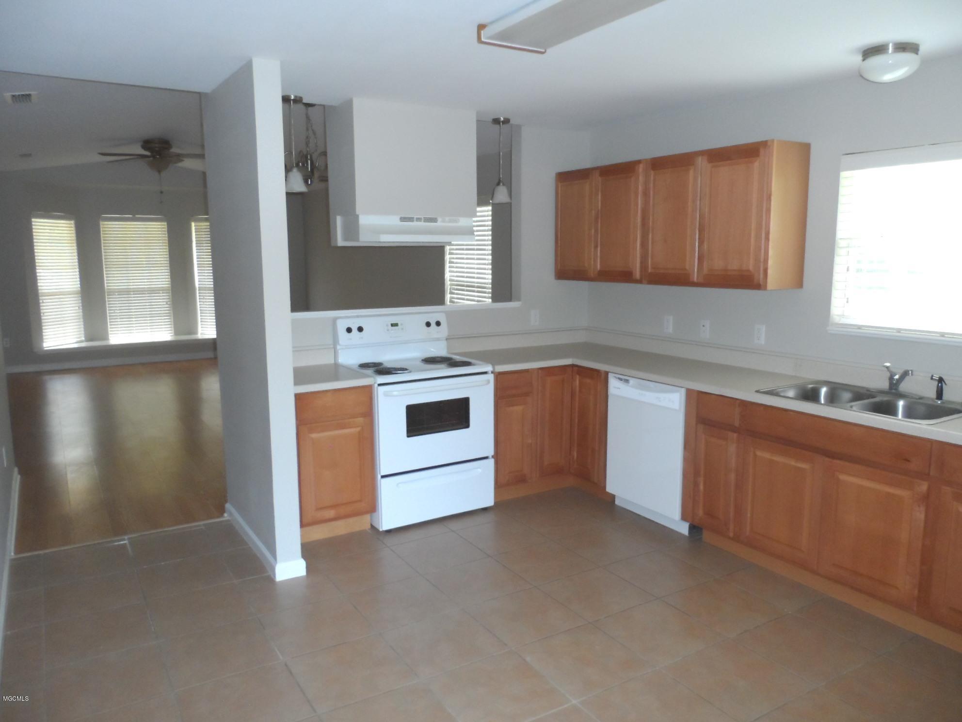 13289 Rene Avenue Gulfport, MS 39503 - Photo 10 of 20 SAM_6397