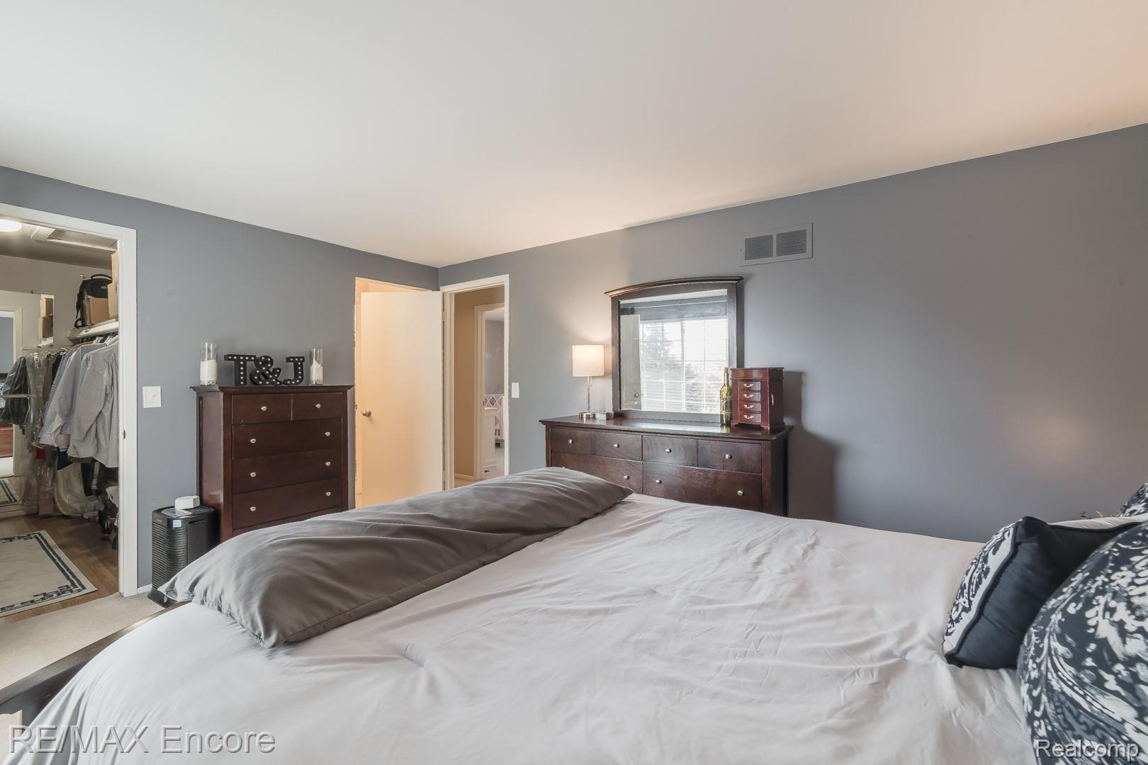 2025 Avonstoke Road Rochester, MI 48307 - Photo 23 of 47 2025 Avonstroke-21.jpg