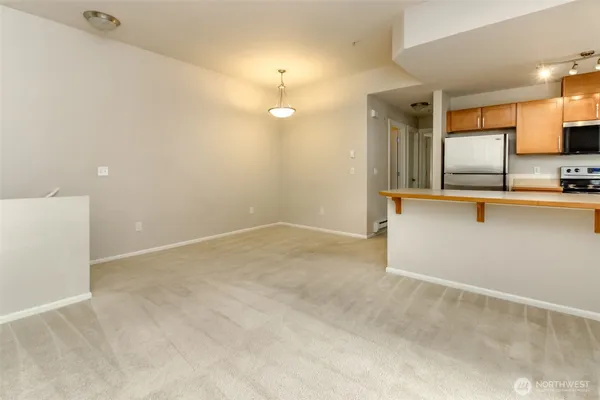 $370,000 | 21230 40th Way South, Unit E, SeaTac, WA 98198