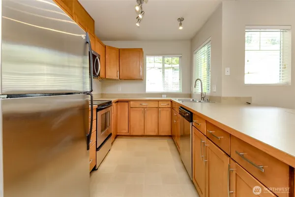 $370,000 | 21230 40th Way South, Unit E, SeaTac, WA 98198
