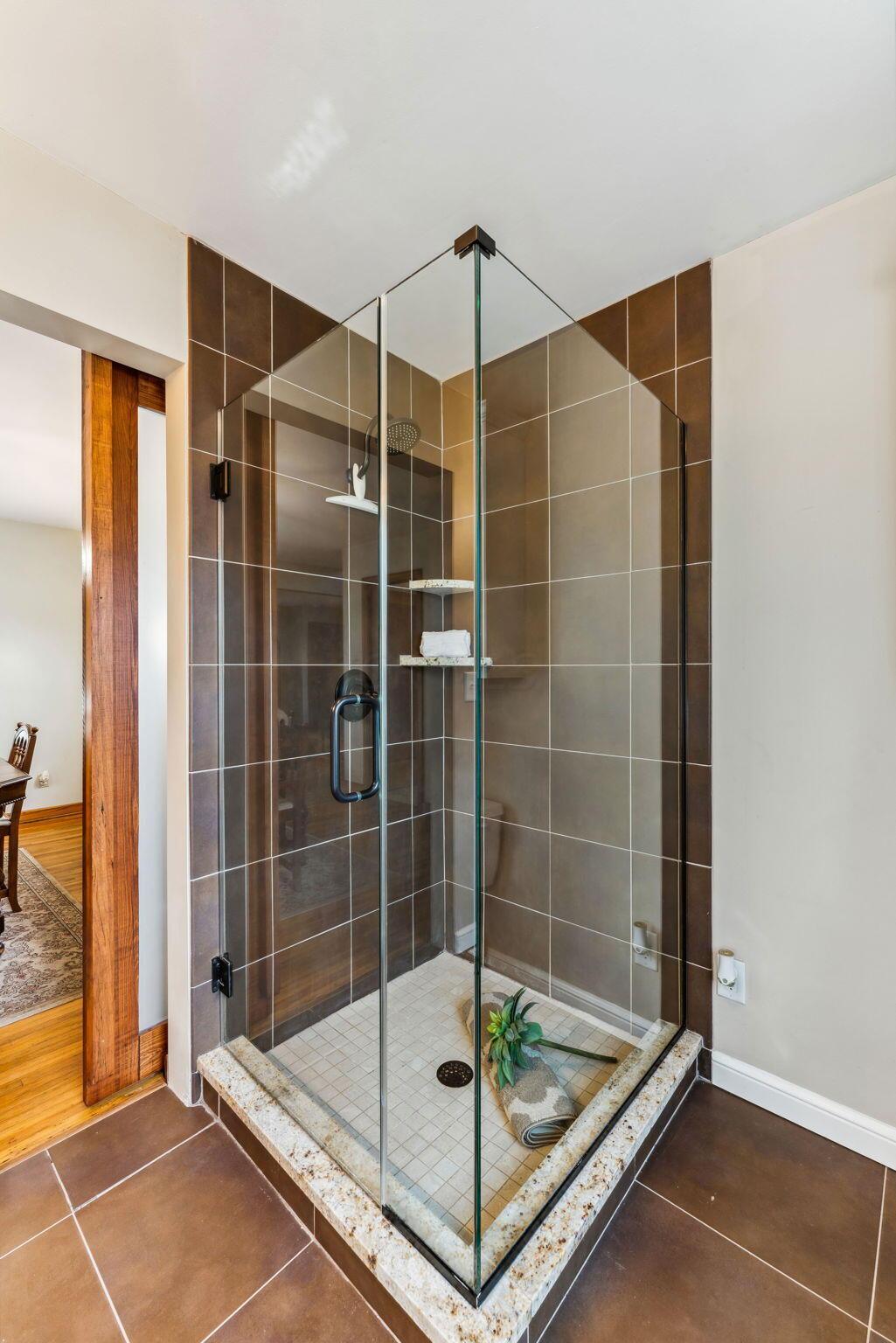 771 Vernon Road Columbus, OH 43209 - Photo 17 of 52 Shower