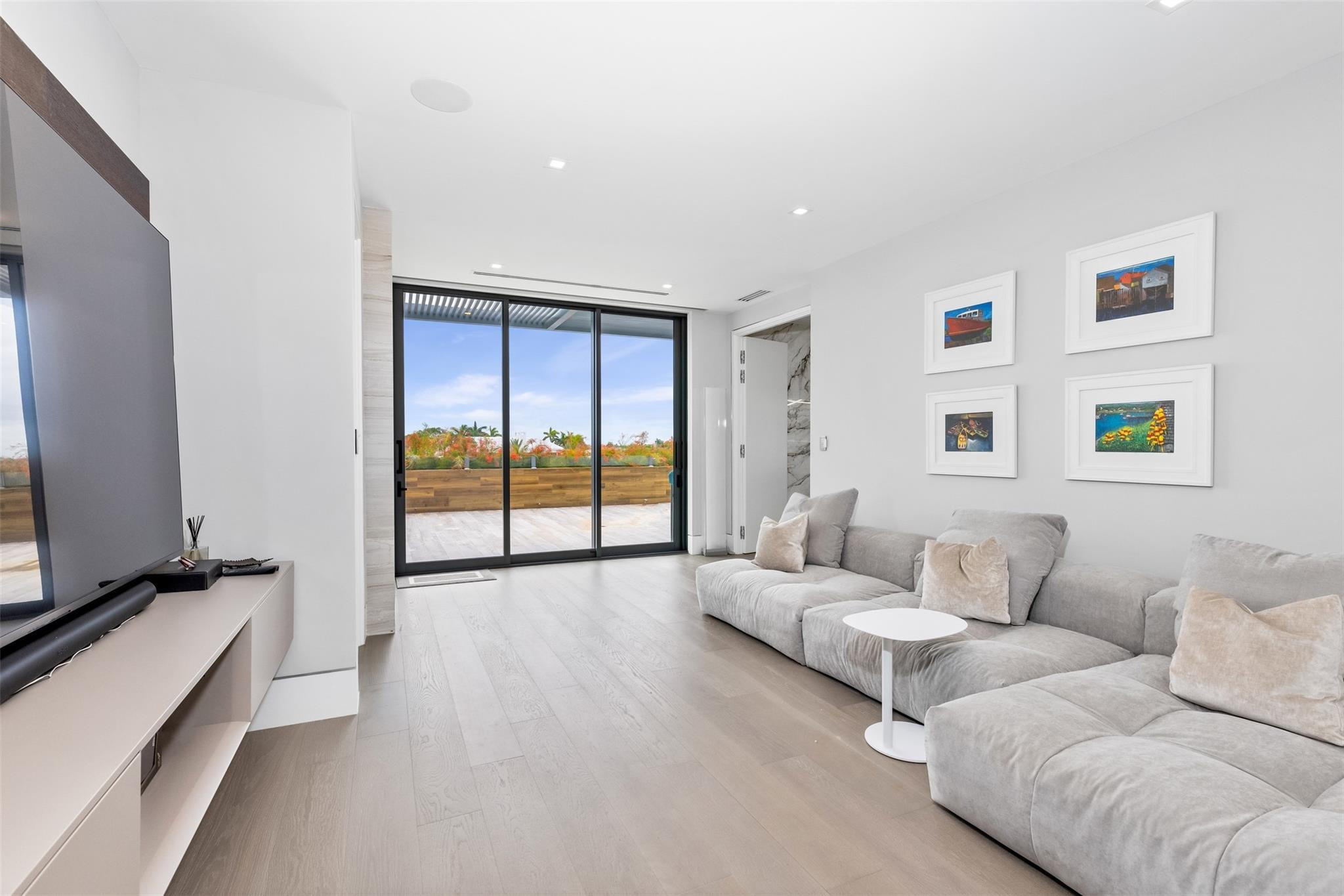 34 Minnetonka Road Sea Ranch Lakes, FL 33308 - Photo 42 of 89 Third Floor Primary Suite Sitting Area