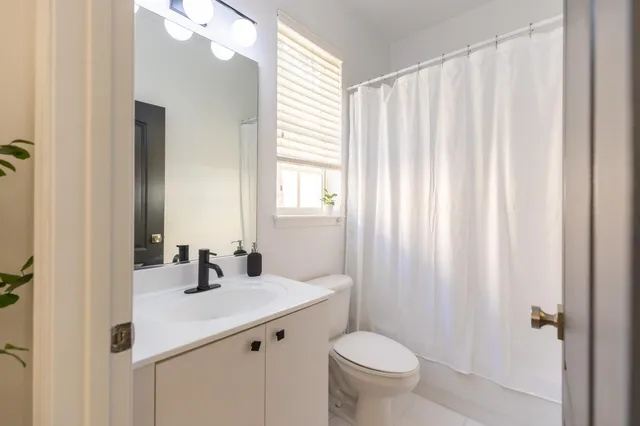 $7,000 | 72 Southeast 6th Avenue, Unit H, Delray Beach, FL 33483