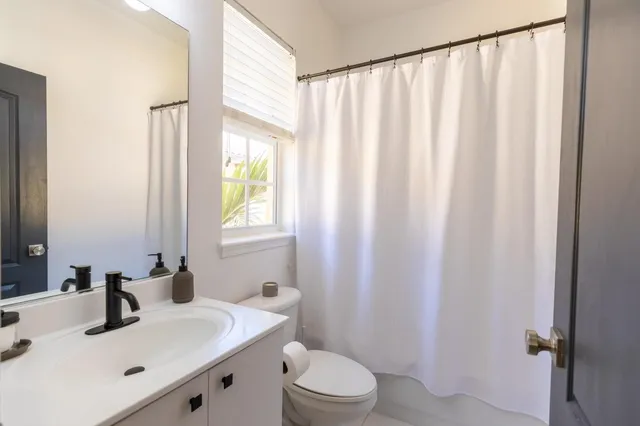 $7,000 | 72 Southeast 6th Avenue, Unit H, Delray Beach, FL 33483