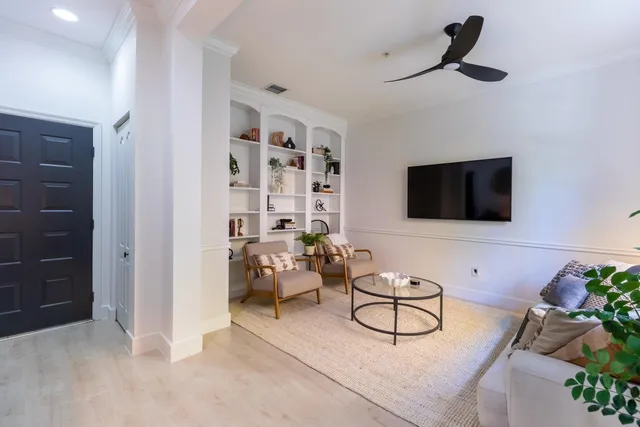 $7,000 | 72 Southeast 6th Avenue, Unit H, Delray Beach, FL 33483