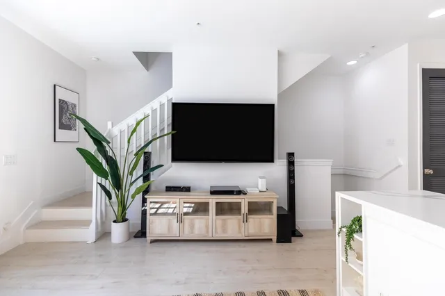 $7,000 | 72 Southeast 6th Avenue, Unit H, Delray Beach, FL 33483