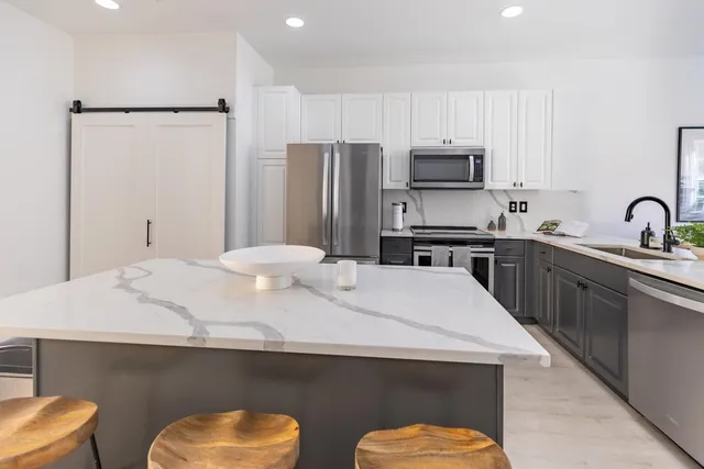 $7,000 | 72 Southeast 6th Avenue, Unit H, Delray Beach, FL 33483