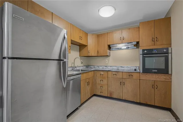 $2,000 | 115 South Main Street, Unit B14, West Hartford, CT 06107