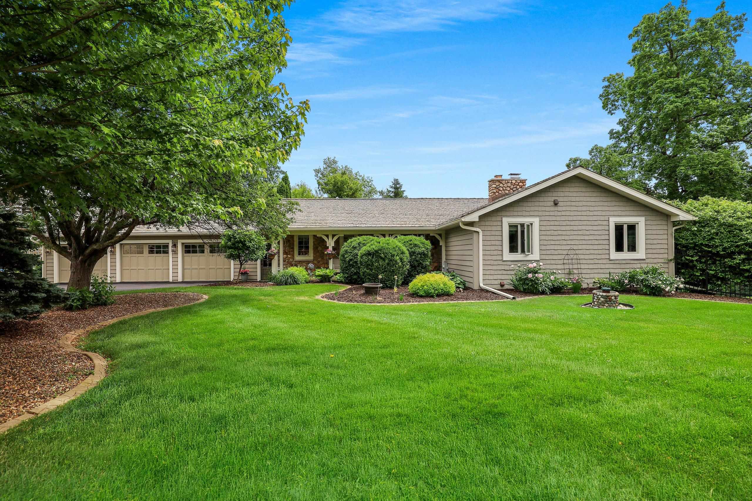 2281 Lost Dauphin Road De Pere, WI 54115 - Photo 3 of 55