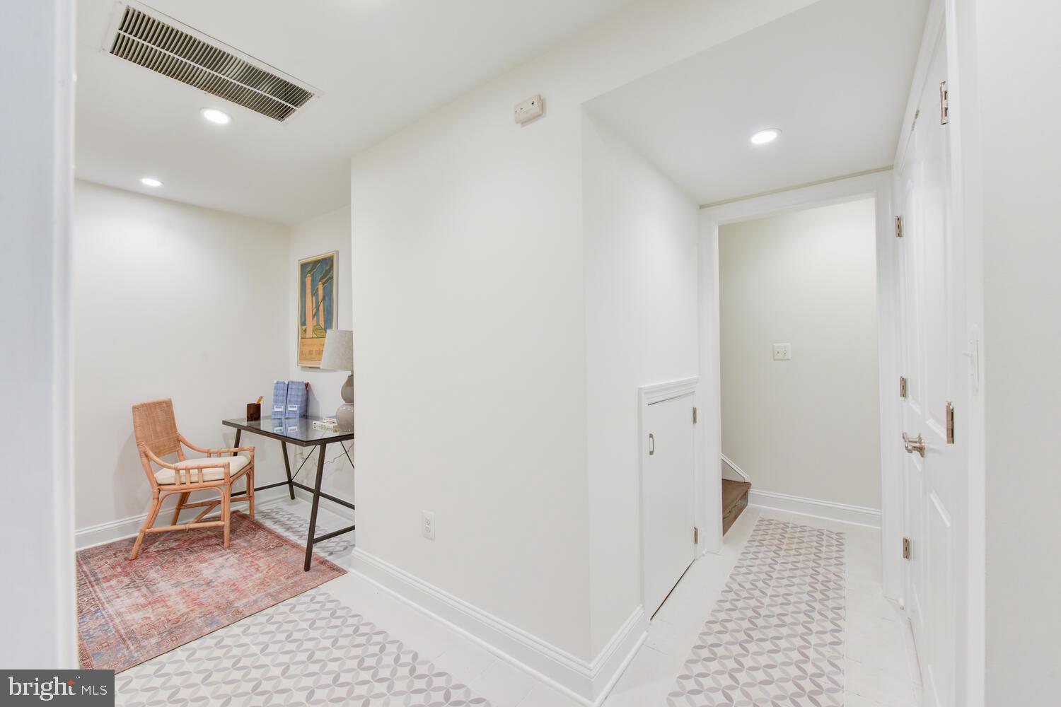 817 Varnum Street Northwest, Unit 1 Washington, DC 20011 - Photo 20 of 27