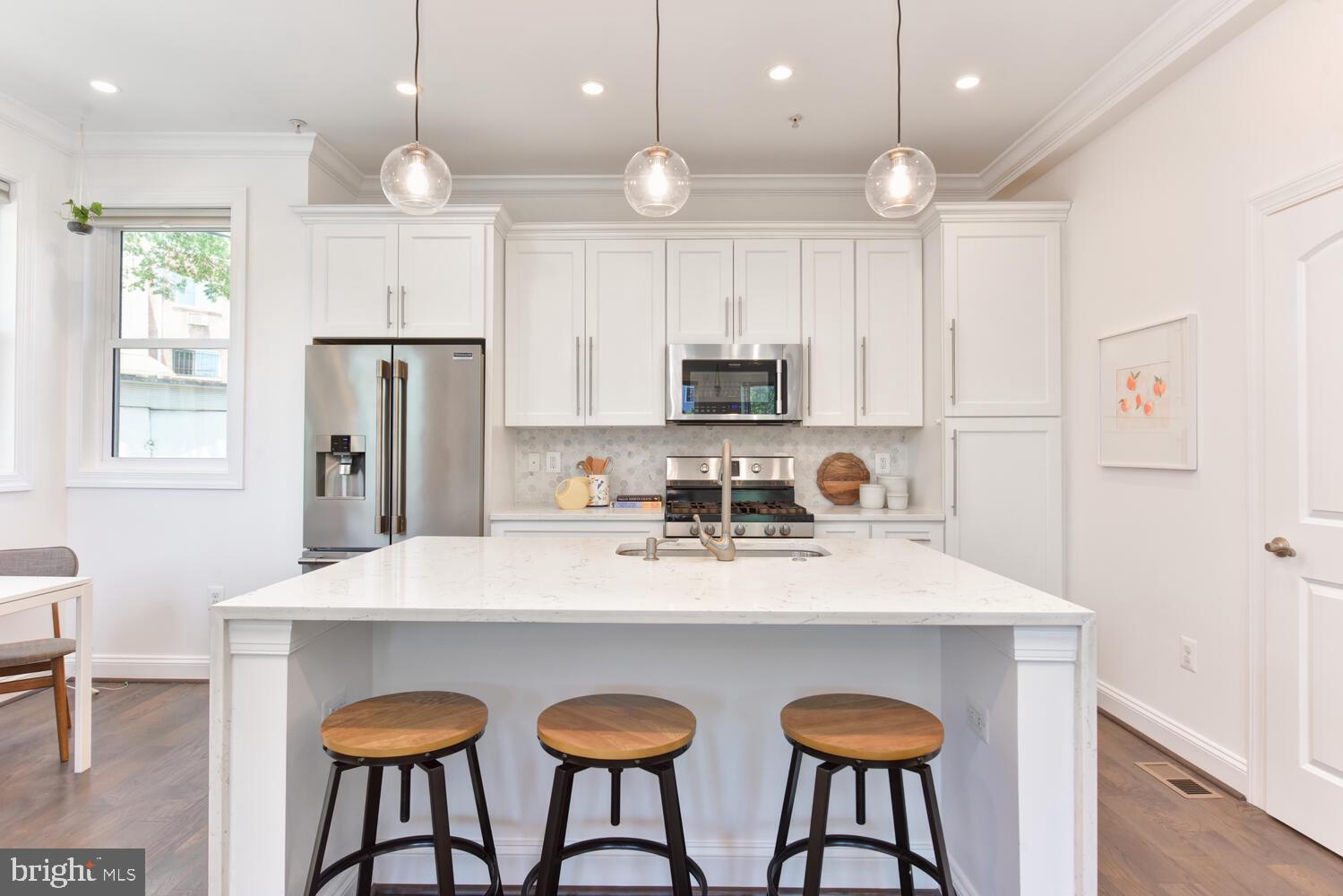 817 Varnum Street Northwest, Unit 1 Washington, DC 20011 - Photo 4 of 27