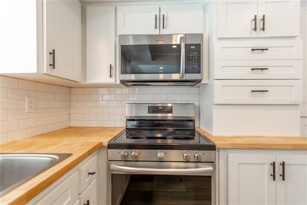 2021 Valley Drive Dunedin, FL 34698 - Photo 16 of 79