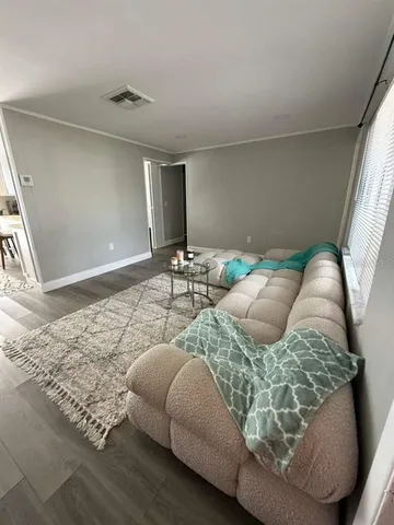 a view of livingroom with furniture