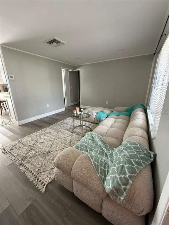 2021 Valley Drive Dunedin, FL 34698 - Photo 3 of 79 a living room with furniture