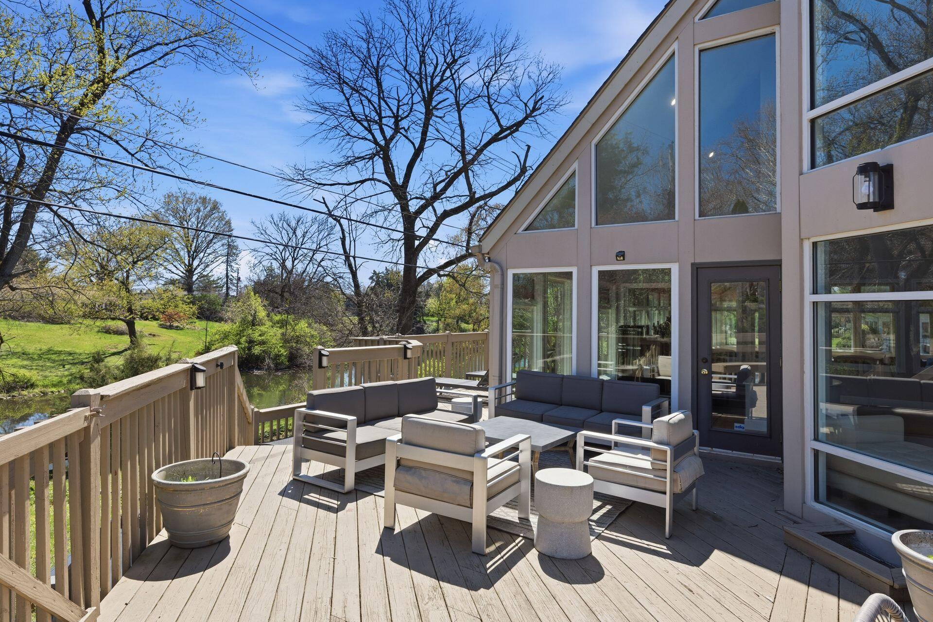 2433 Brookwood Road Columbus, OH 43209 - Photo 73 of 105 Deck