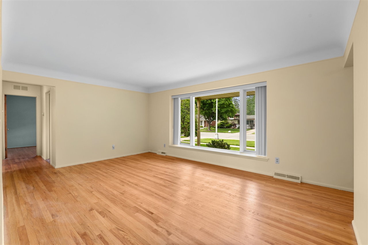 3233 Grange Road Trenton, MI 48183 - Photo 7 of 38