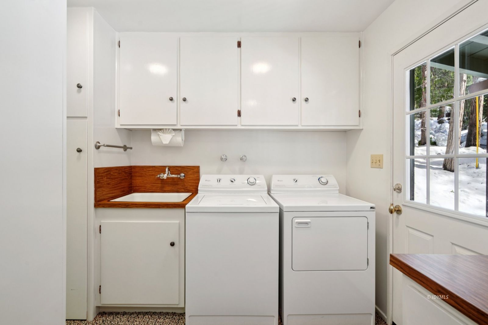 24490 Upper Rim Rock Road Idyllwild, CA 92549 - Photo 21 of 41 a view of kitchen and utility room