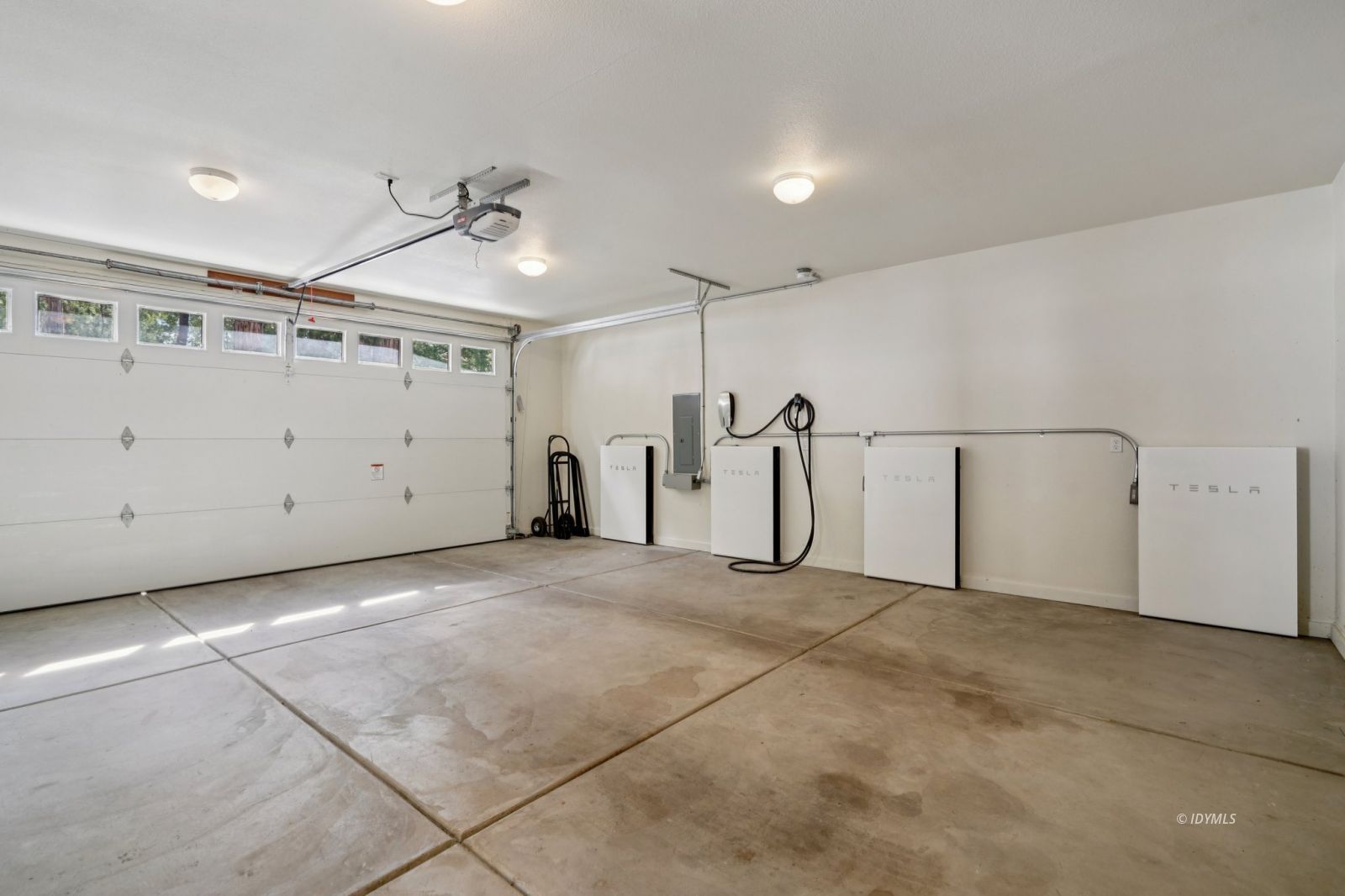 24490 Upper Rim Rock Road Idyllwild, CA 92549 - Photo 33 of 41 a view of a garage