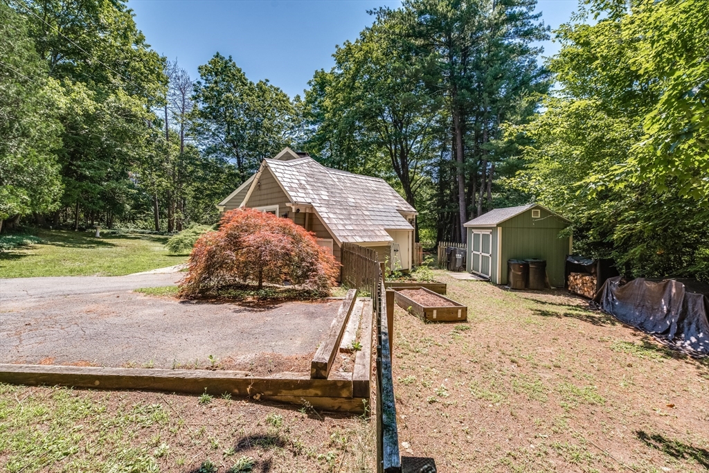 18 Plum Tree Road Amherst, MA 01002 - Photo 27 of 38