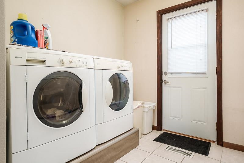 1126 Main Street Pecatonica, IL 61063 - Photo 15 of 40 a utility room with dryer and washer