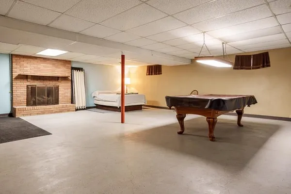 a view of a livingroom with furniture