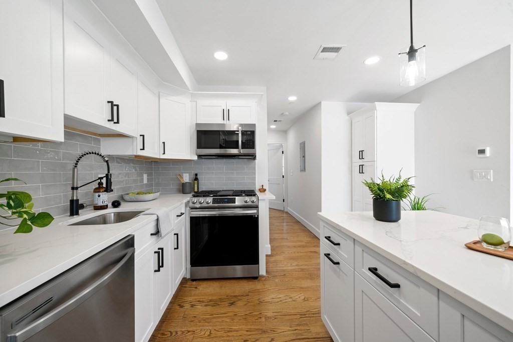 19 Armory Street, Unit 4 Wakefield, MA 01880 - Photo 3 of 11