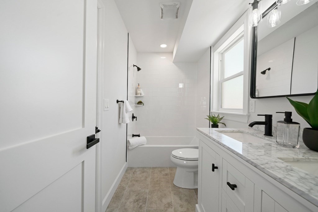 19 Armory Street, Unit 4 Wakefield, MA 01880 - Photo 8 of 11