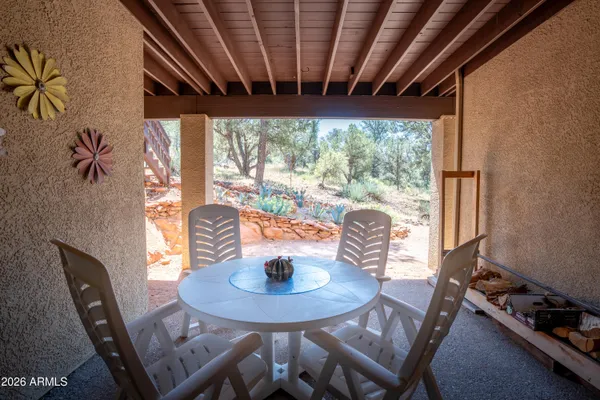 $1,595,000 | 221 Lookout Drive, Sedona, AZ 86351