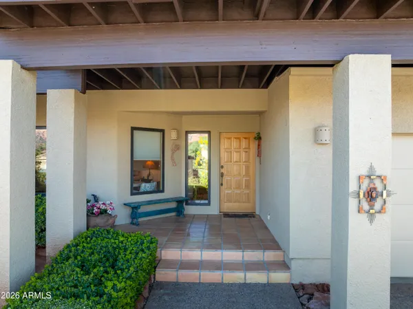 $1,595,000 | 221 Lookout Drive, Sedona, AZ 86351