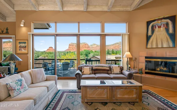$1,595,000 | 221 Lookout Drive, Sedona, AZ 86351