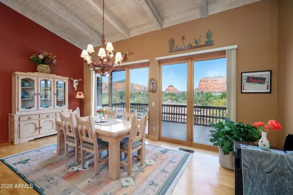 $1,595,000 | 221 Lookout Drive, Sedona, AZ 86351