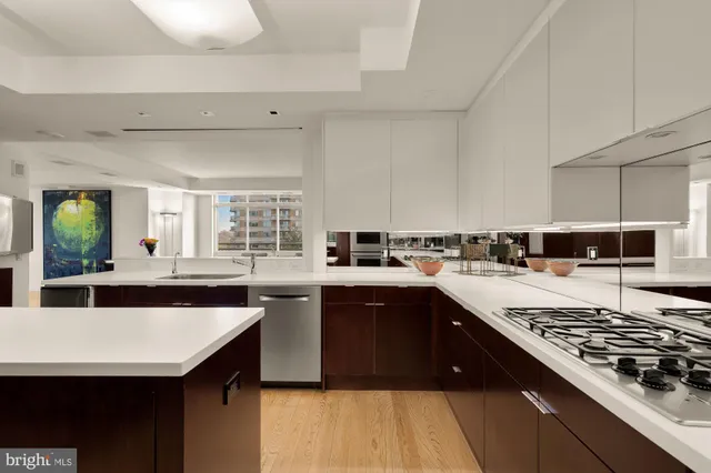 $5,488,000 | 5630 Wisconsin Avenue, Unit 805, Chevy Chase, MD 20815