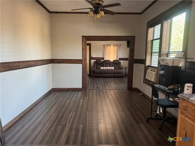 a view of a livingroom with furniture and a ceiling fan