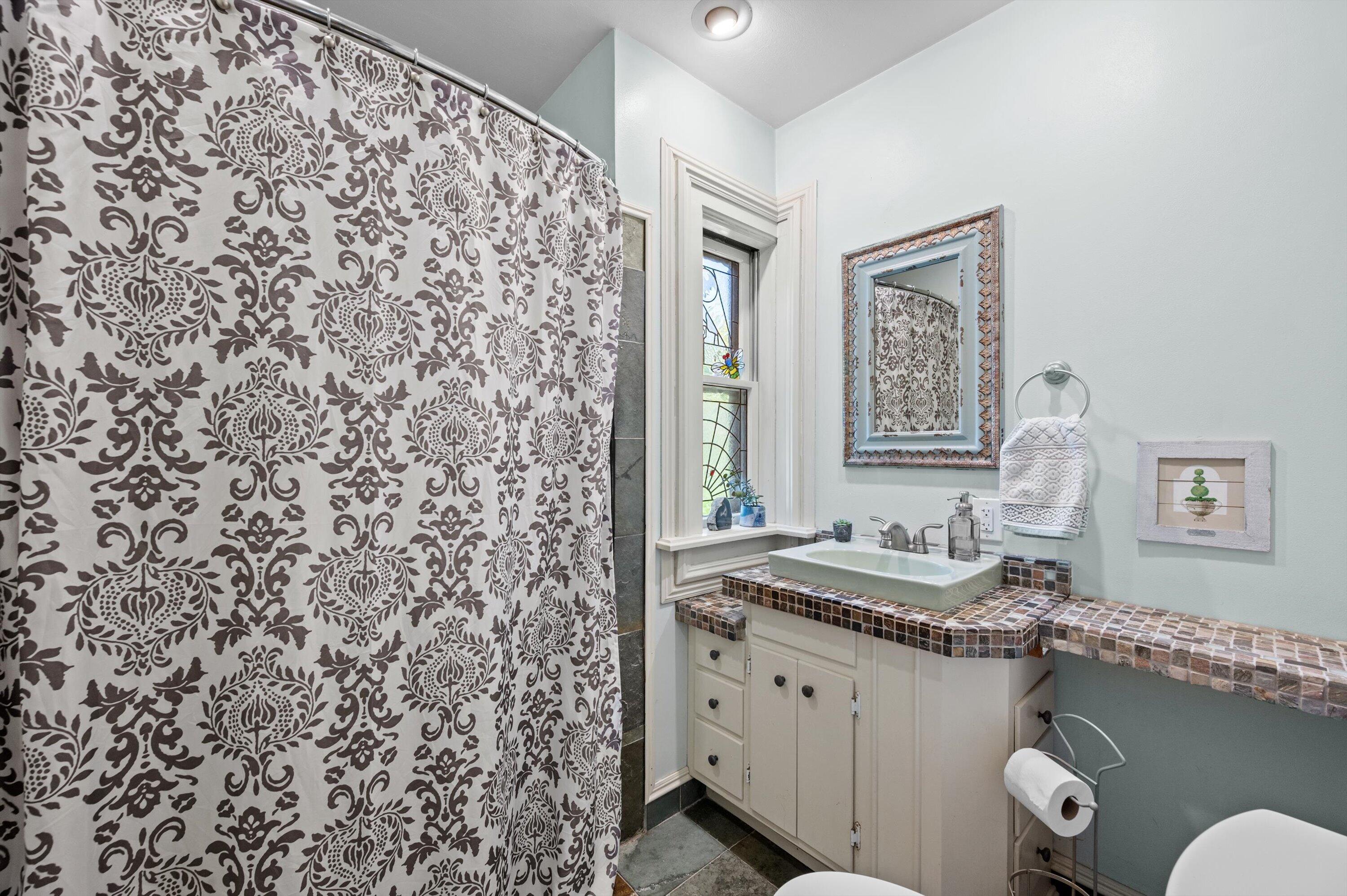 3174 South Herman Street Milwaukee, WI 53207 - Photo 16 of 25 Main floor full bath