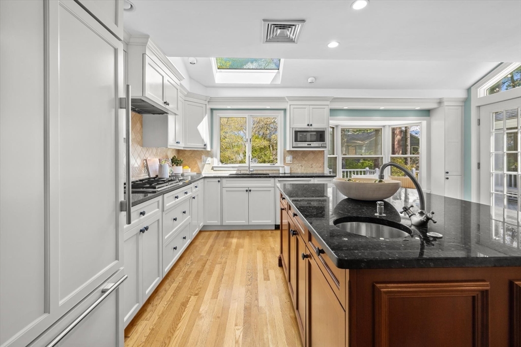 8 Sutton Road Needham, MA 02492 - Photo 13 of 38