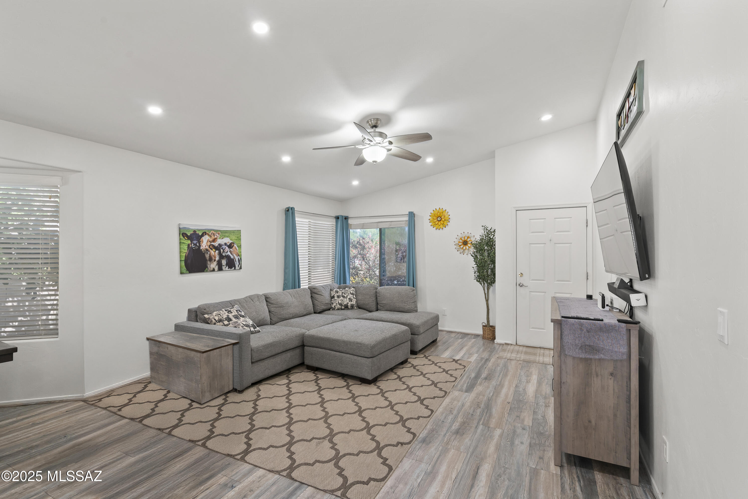 519 West Silvertip Road Tucson, AZ 85737 - Photo 3 of 29