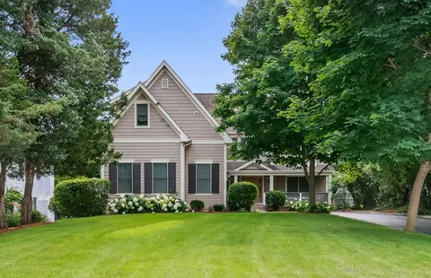 $1,199,990 | 141 Walnut Street, Libertyville, IL 60048