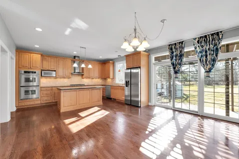 $1,199,990 | 141 Walnut Street, Libertyville, IL 60048