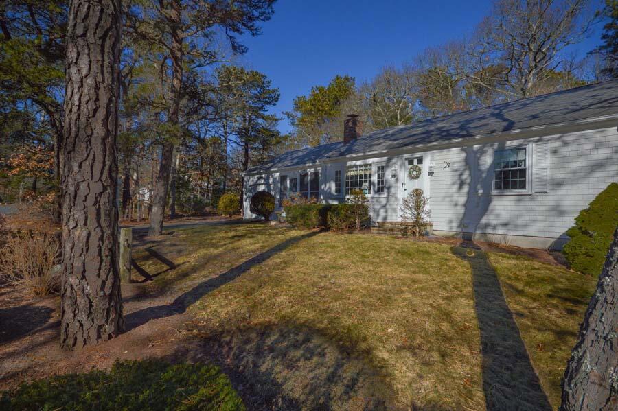 76 Beverly Road West Yarmouth, MA 02673 - Photo 4 of 23 20220113170710936059000000-o