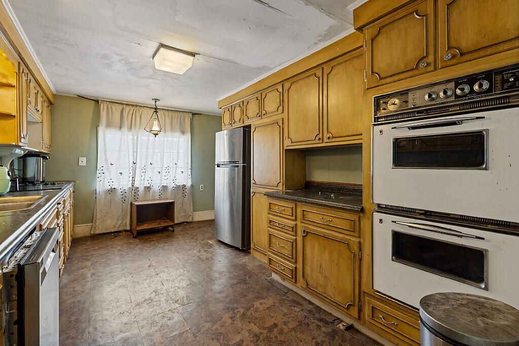 18 Pleasant Street Waterville, ME 04901 - Photo 18 of 61 41_BP5A0057_DxO_mls