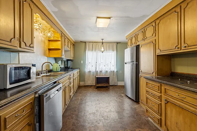 $199,000 | 18 Pleasant Street, Waterville, ME 04901