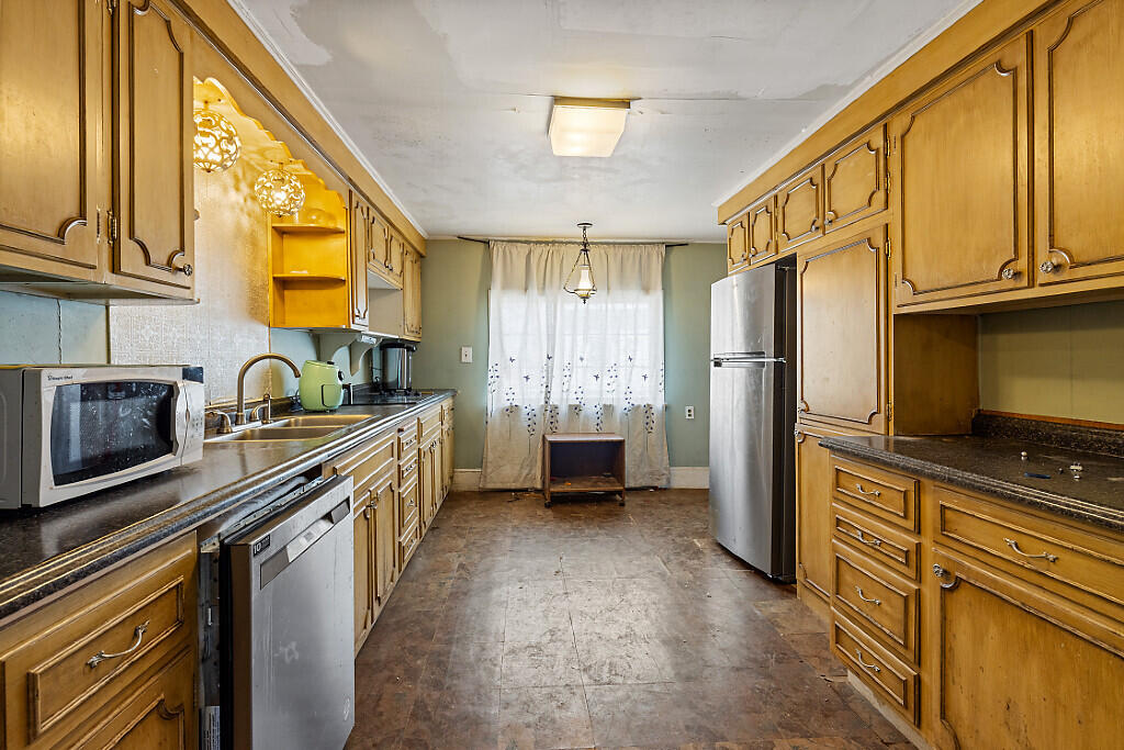 18 Pleasant Street Waterville, ME 04901 - Photo 19 of 61 42_BP5A0060_DxO_mls