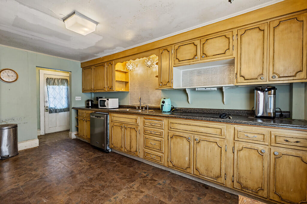 18 Pleasant Street Waterville, ME 04901 - Photo 21 of 61 44_BP5A0066_DxO_mls