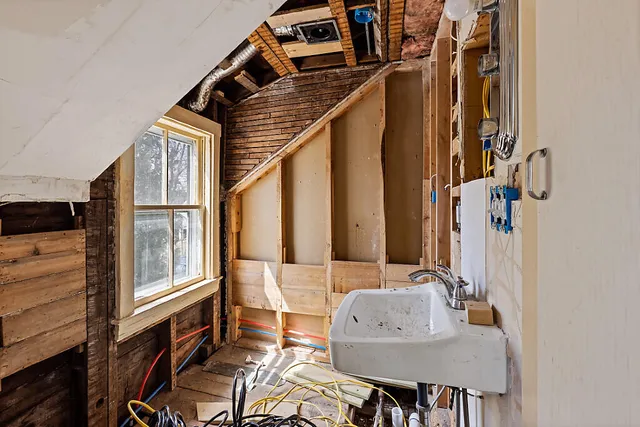 $199,000 | 18 Pleasant Street, Waterville, ME 04901