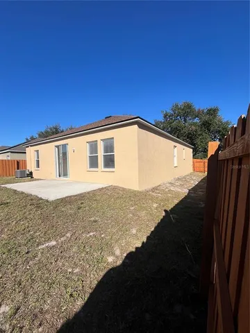a view of a house with backyard and garden