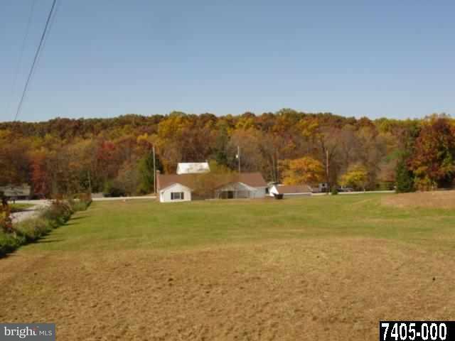 697 East Butter Road York, PA 17406 - Photo 3 of 33 Gallery Image 3