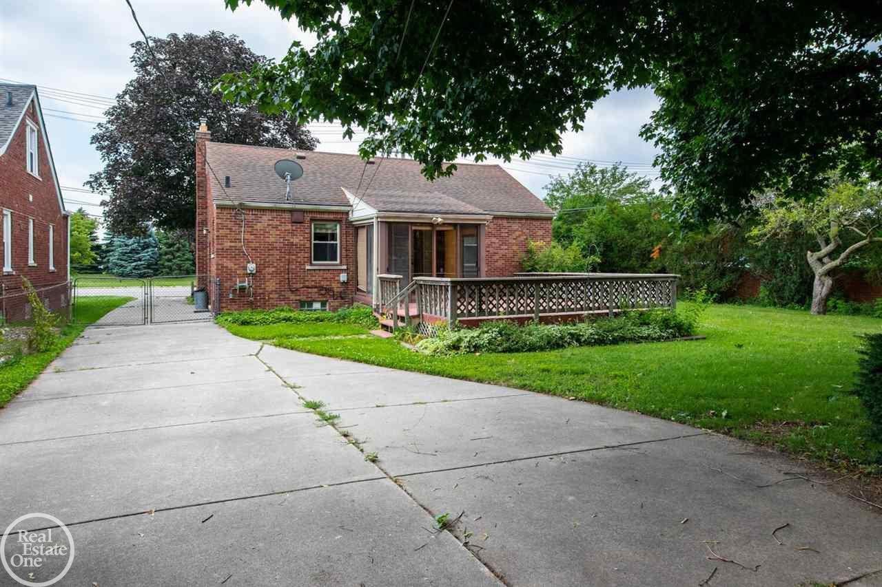 444 Moross Road Grosse Pointe, MI 48236 - Photo 17 of 22 50055925-16.JPG