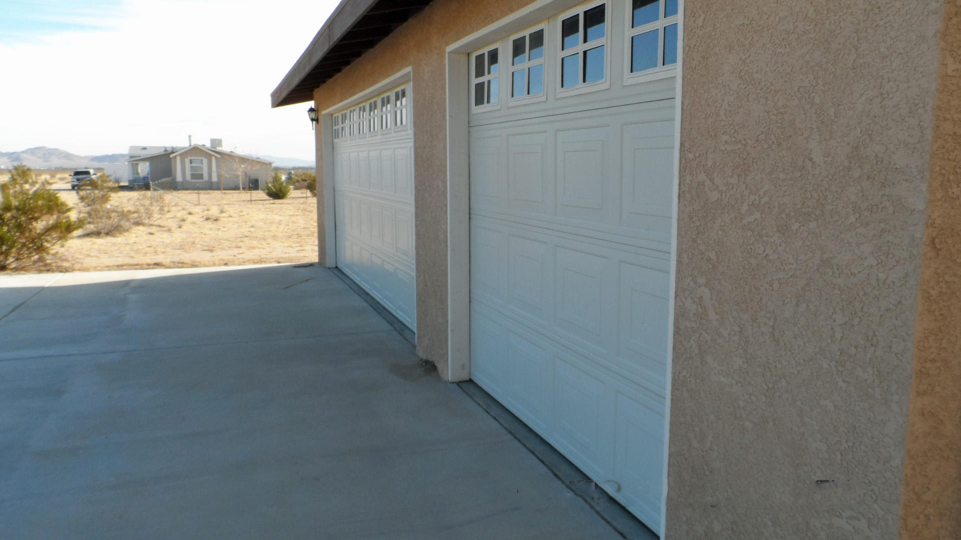 3681 West Ward Avenue Ridgecrest, CA 93555 - Photo 3 of 11 Three car garage 2 mls