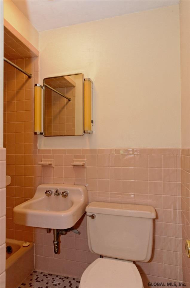 1111 Ardsley Road Schenectady, NY 12308 - Photo 13 of 25 Photo 13