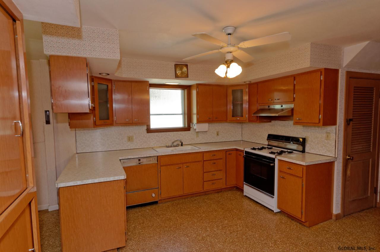 1111 Ardsley Road Schenectady, NY 12308 - Photo 8 of 25 Photo 8